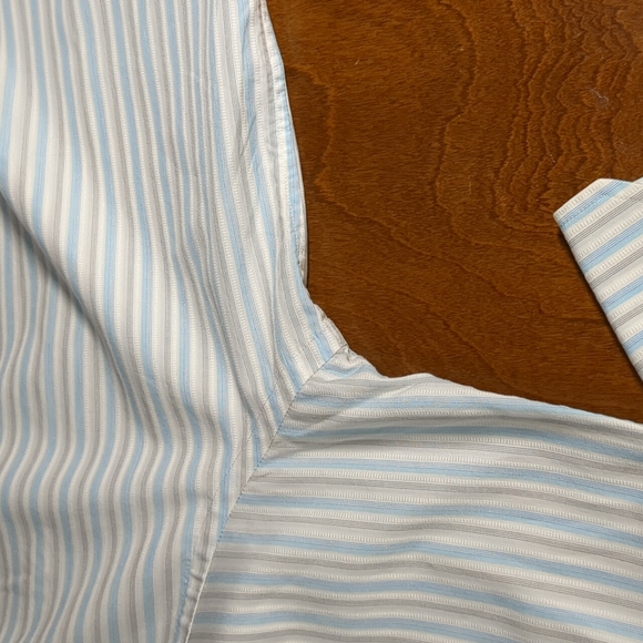 Blue and White Striped Oxford Style Shirt Tommy Bahama - Picture 13 of 17